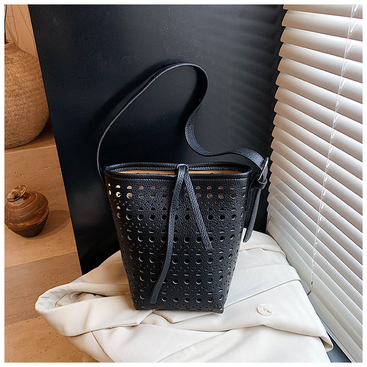 Bolso de cubo grande de cuero  - Women Bags Zadig reseña y precio