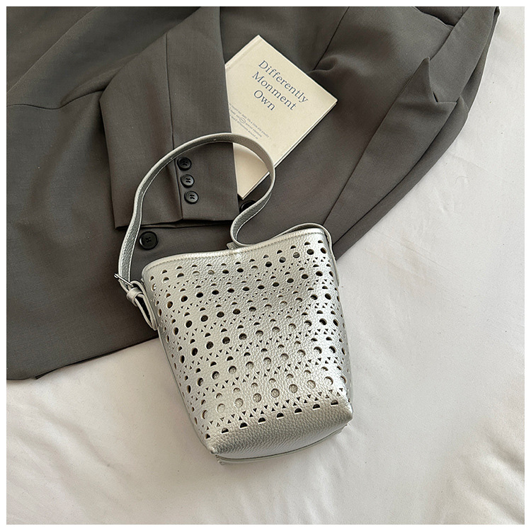 Bolso de cubo grande de cuero  - Women Bags Zadig reseña y precio