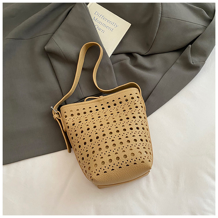 Bolso de cubo grande de cuero  - Women Bags Zadig reseña y precio